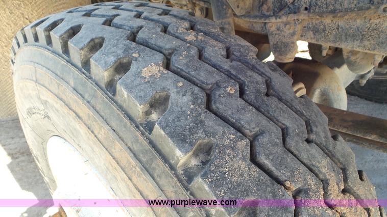 image for item L4494 2005 International 7300 bucket truck