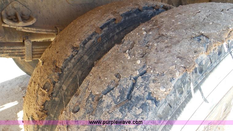 image for item L4494 2005 International 7300 bucket truck