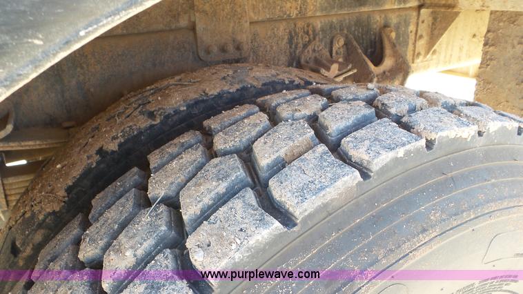 image for item L4494 2005 International 7300 bucket truck