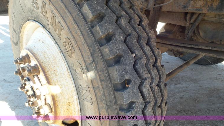 image for item L4494 2005 International 7300 bucket truck