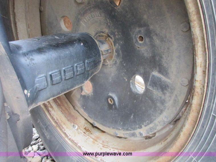 image for item I1762 1980 White 2-180 tractor