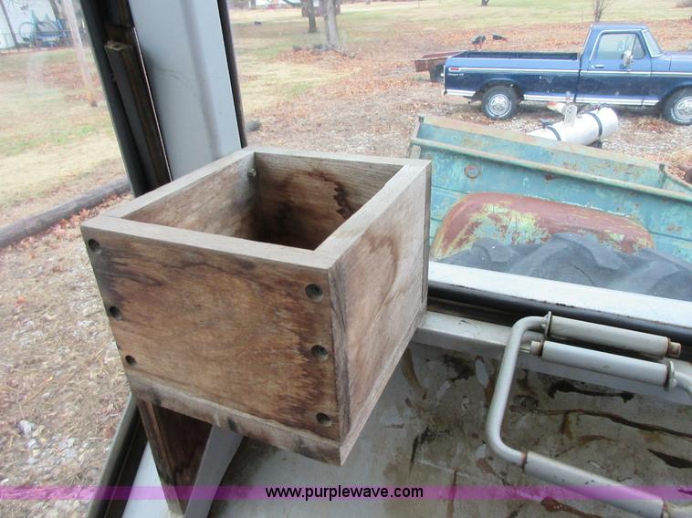 image for item I1762 1980 White 2-180 tractor