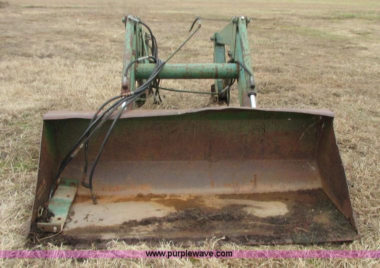 image for item I1782 John Deere 148 loader