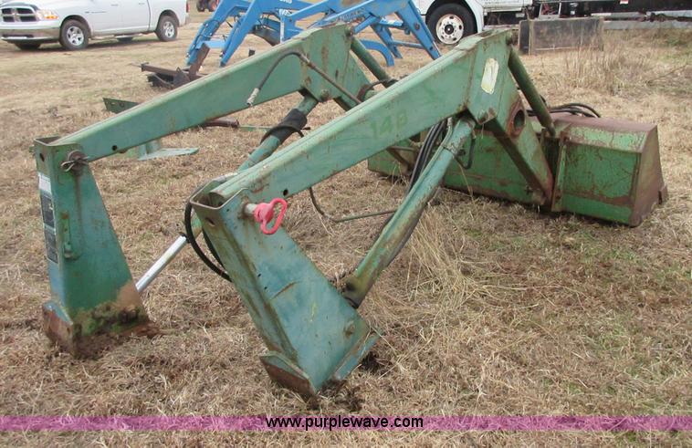 image for item I1782 John Deere 148 loader