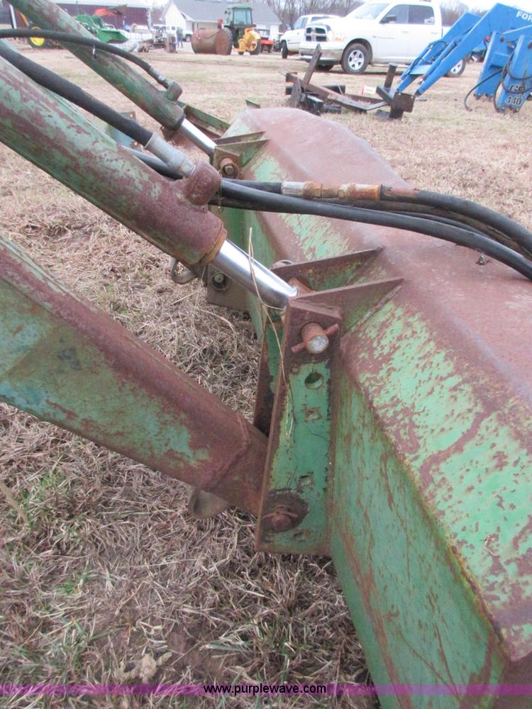 image for item I1782 John Deere 148 loader