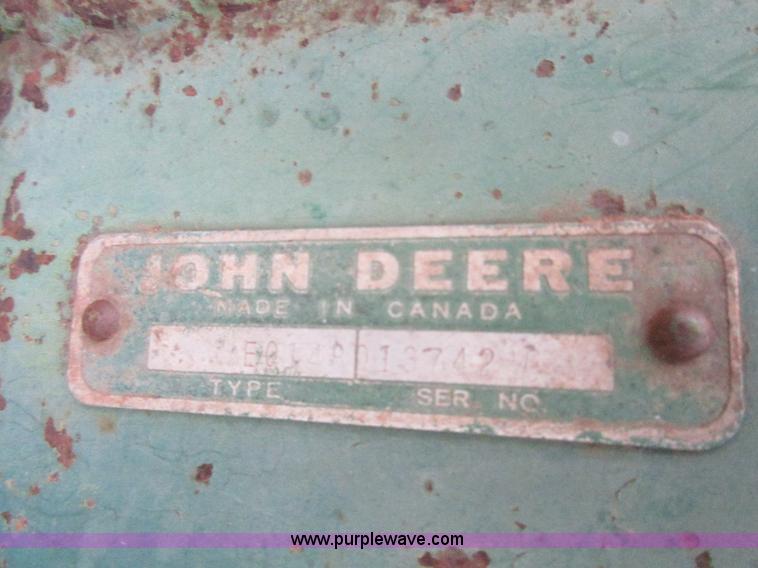 image for item I1782 John Deere 148 loader