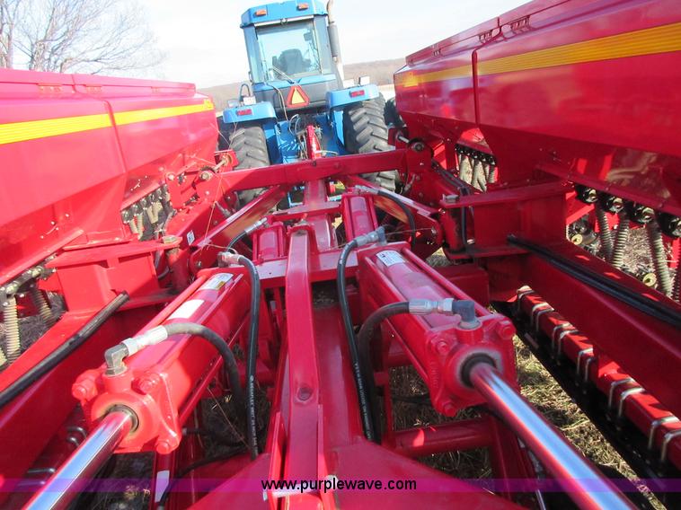 image for item I1807 2010 Sunflower 9421 no-till grain drill