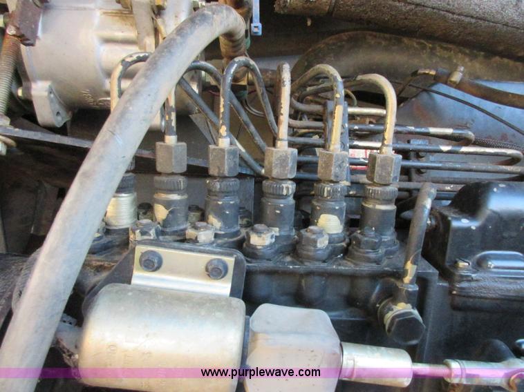 image for item I1809 1997 New Holland 9282 4WD tractor