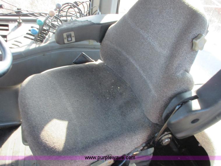 image for item I1809 1997 New Holland 9282 4WD tractor