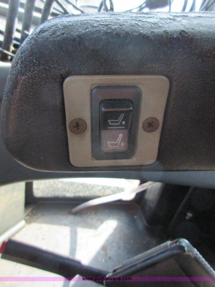 image for item I1809 1997 New Holland 9282 4WD tractor