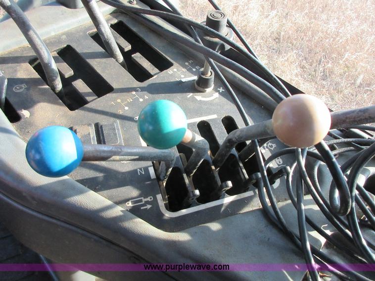 image for item I1809 1997 New Holland 9282 4WD tractor