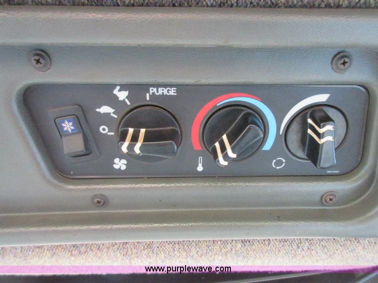 image for item I1809 1997 New Holland 9282 4WD tractor