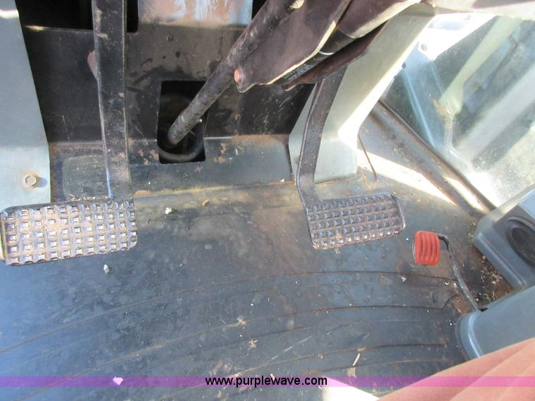 image for item I1809 1997 New Holland 9282 4WD tractor