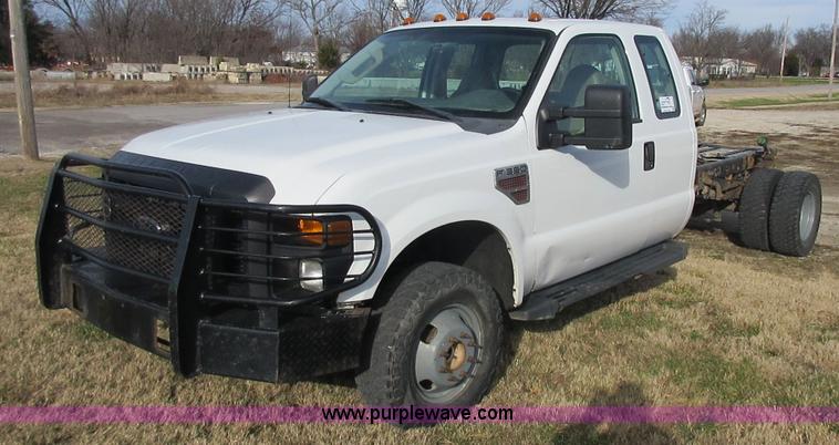 image for item I1817 2008 Ford F350 Super Duty XL SuperCab cab and chassis