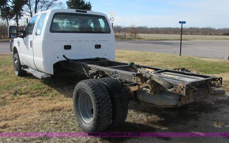 image for item I1817 2008 Ford F350 Super Duty XL SuperCab cab and chassis