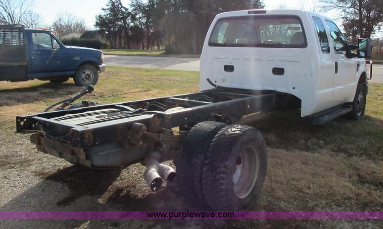 image for item I1817 2008 Ford F350 Super Duty XL SuperCab cab and chassis