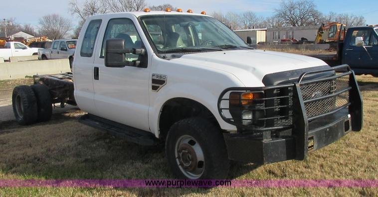 image for item I1817 2008 Ford F350 Super Duty XL SuperCab cab and chassis