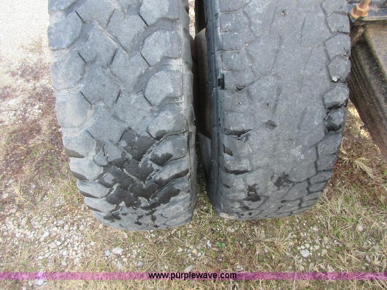 image for item I1817 2008 Ford F350 Super Duty XL SuperCab cab and chassis