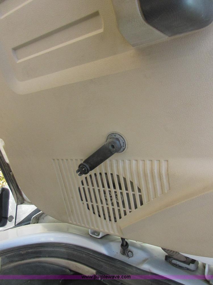 image for item I1817 2008 Ford F350 Super Duty XL SuperCab cab and chassis