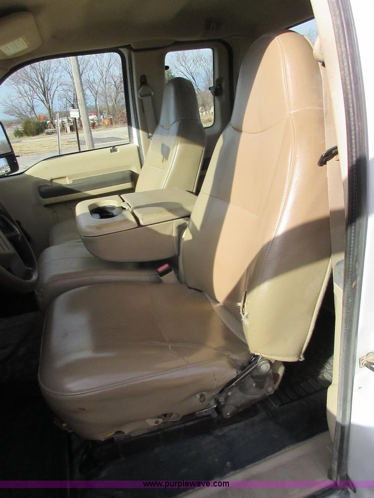 image for item I1817 2008 Ford F350 Super Duty XL SuperCab cab and chassis