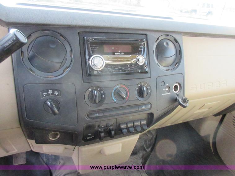image for item I1817 2008 Ford F350 Super Duty XL SuperCab cab and chassis