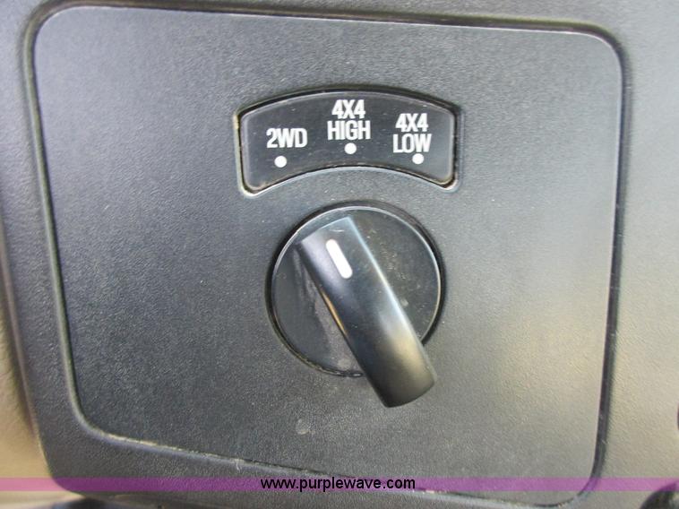 image for item I1817 2008 Ford F350 Super Duty XL SuperCab cab and chassis