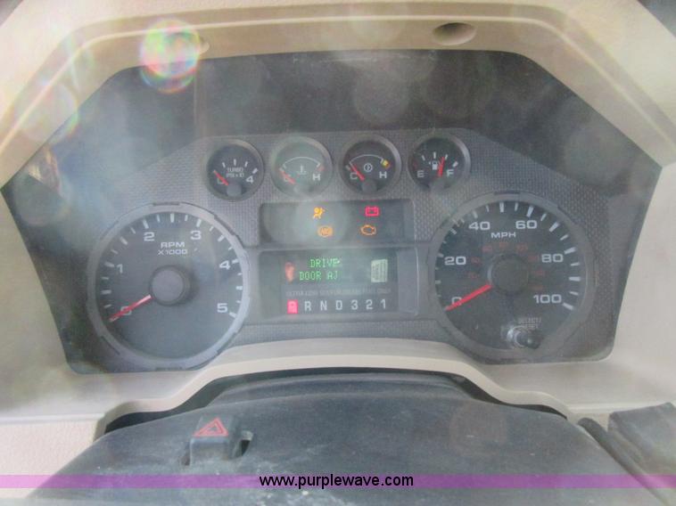 image for item I1817 2008 Ford F350 Super Duty XL SuperCab cab and chassis