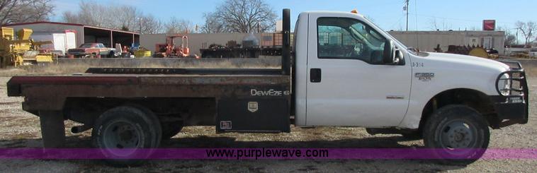 image for item I1818 2007 Ford F350 Super Duty XL flatbed pickup truck