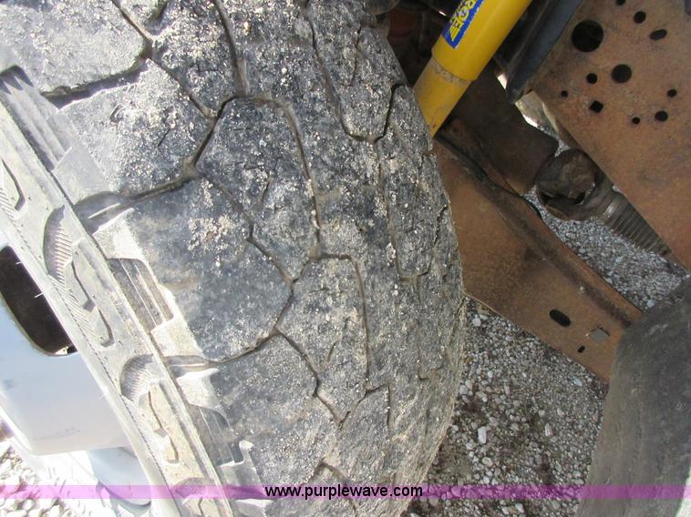 image for item I1818 2007 Ford F350 Super Duty XL flatbed pickup truck