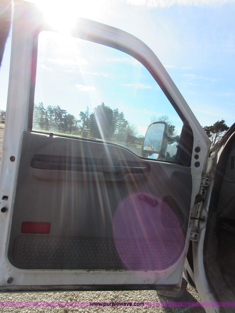 image for item I1818 2007 Ford F350 Super Duty XL flatbed pickup truck