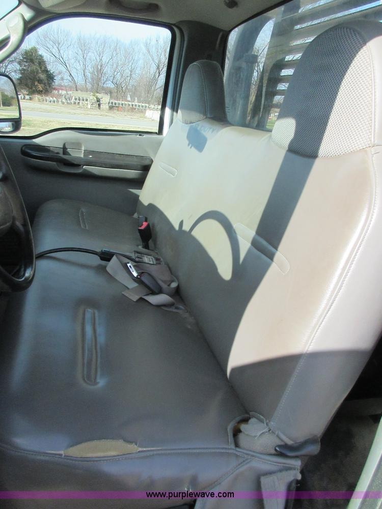 image for item I1818 2007 Ford F350 Super Duty XL flatbed pickup truck