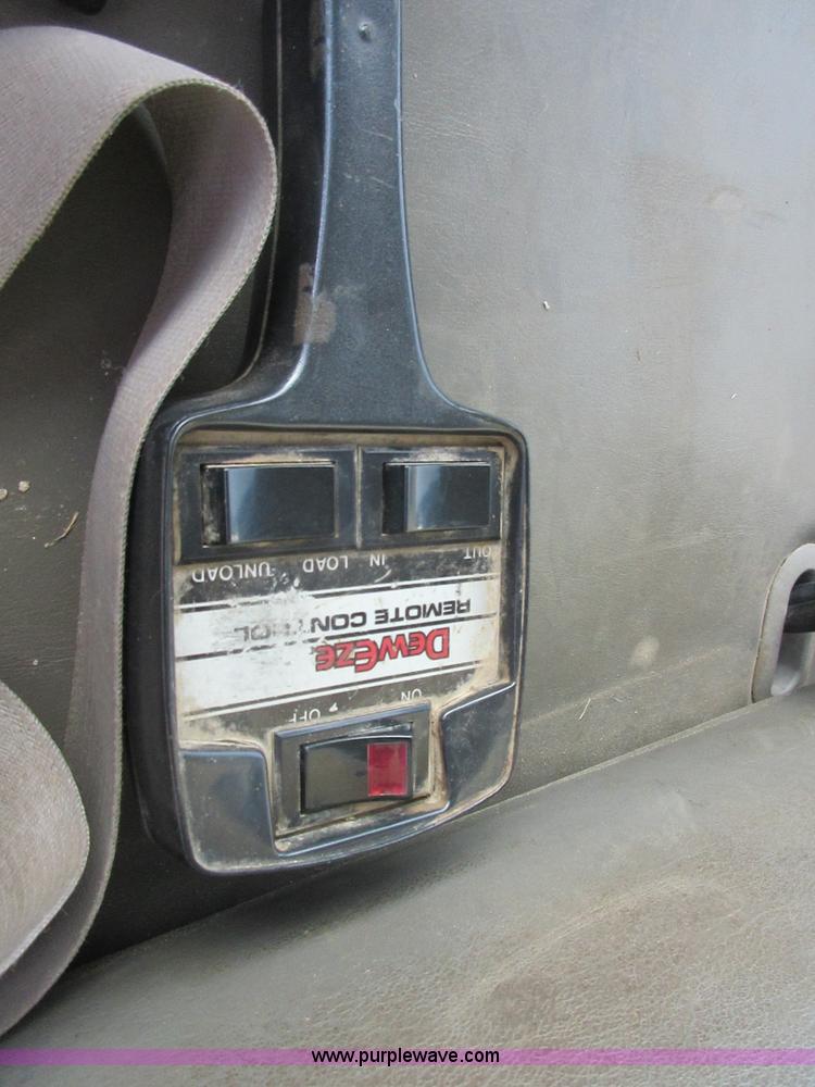 image for item I1818 2007 Ford F350 Super Duty XL flatbed pickup truck