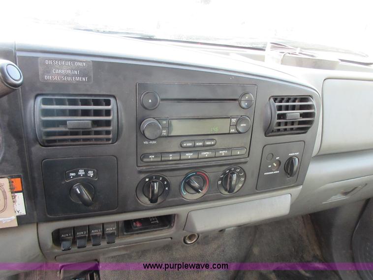 image for item I1818 2007 Ford F350 Super Duty XL flatbed pickup truck