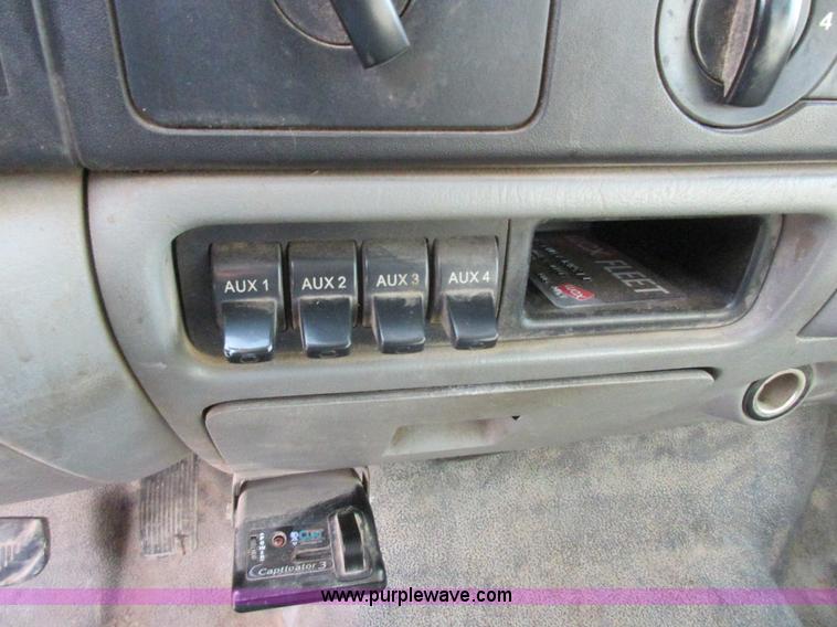 image for item I1818 2007 Ford F350 Super Duty XL flatbed pickup truck