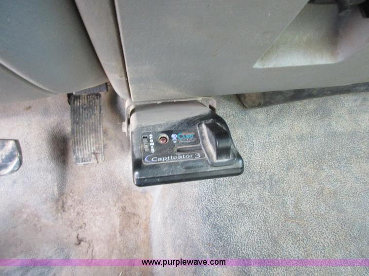 image for item I1818 2007 Ford F350 Super Duty XL flatbed pickup truck