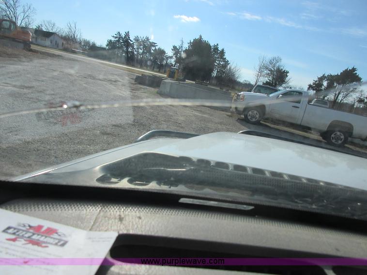 image for item I1818 2007 Ford F350 Super Duty XL flatbed pickup truck