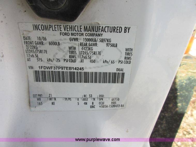 image for item I1818 2007 Ford F350 Super Duty XL flatbed pickup truck