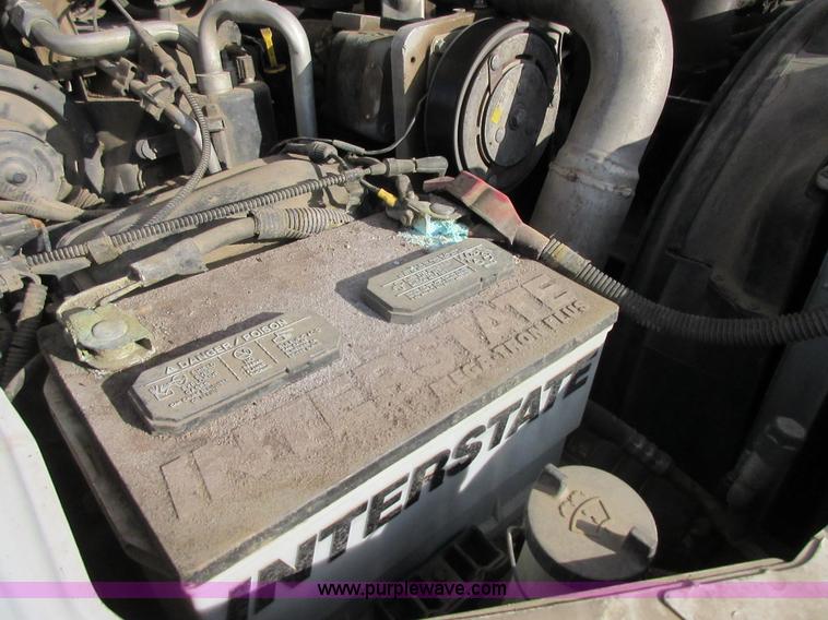 image for item I1818 2007 Ford F350 Super Duty XL flatbed pickup truck