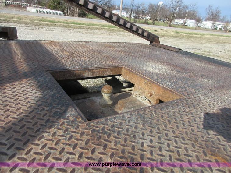 image for item I1818 2007 Ford F350 Super Duty XL flatbed pickup truck