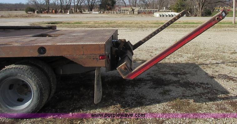 image for item I1818 2007 Ford F350 Super Duty XL flatbed pickup truck