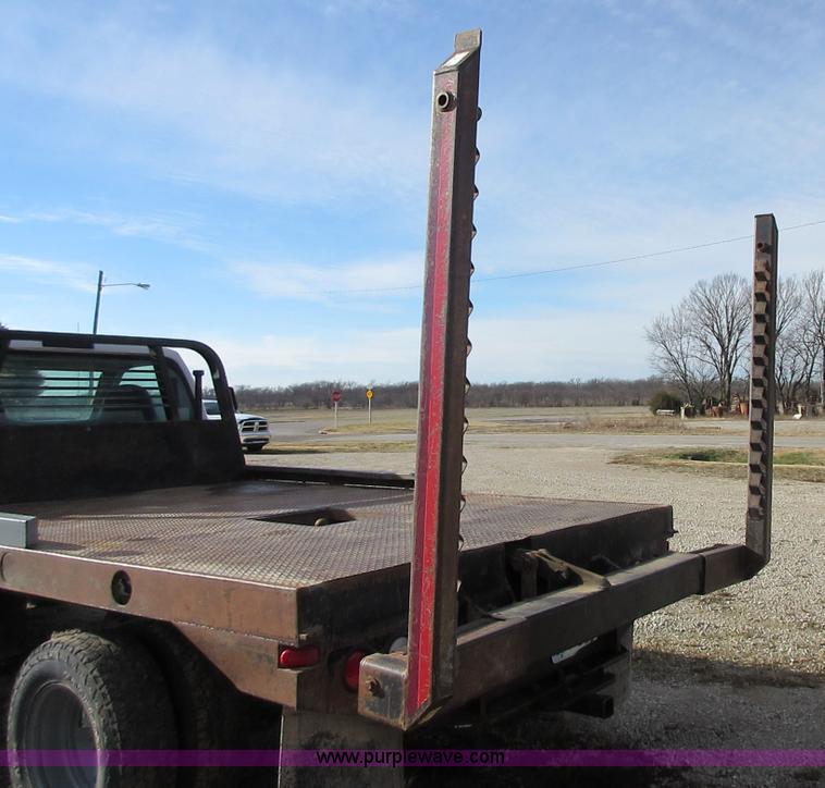 image for item I1818 2007 Ford F350 Super Duty XL flatbed pickup truck