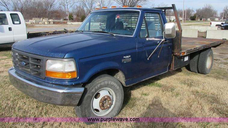 image for item I1819 1995 Ford F350 Super Duty XL flatbed pickup truck