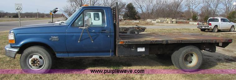 image for item I1819 1995 Ford F350 Super Duty XL flatbed pickup truck