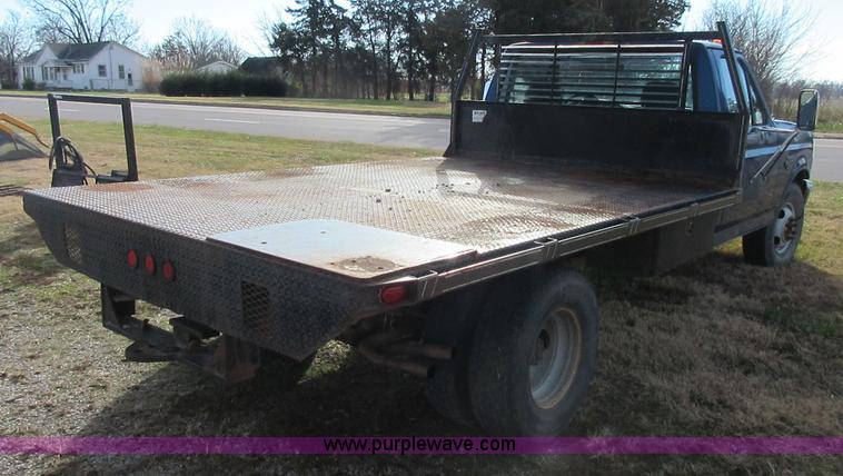image for item I1819 1995 Ford F350 Super Duty XL flatbed pickup truck
