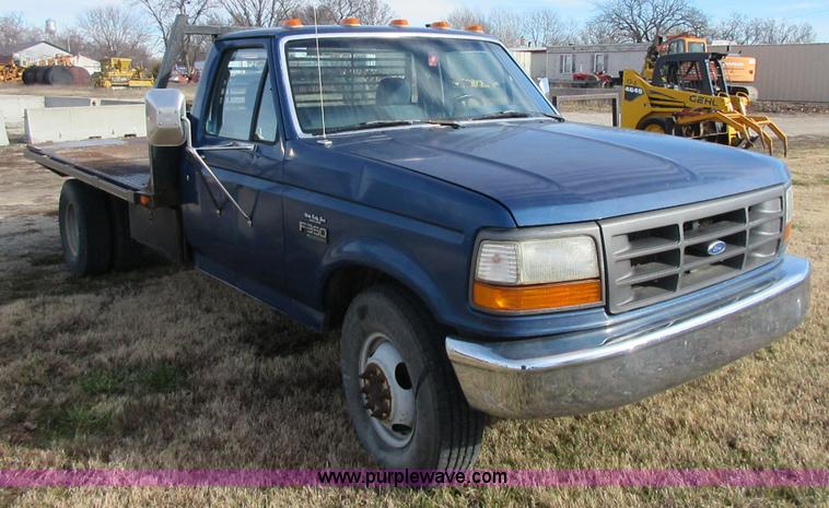 image for item I1819 1995 Ford F350 Super Duty XL flatbed pickup truck