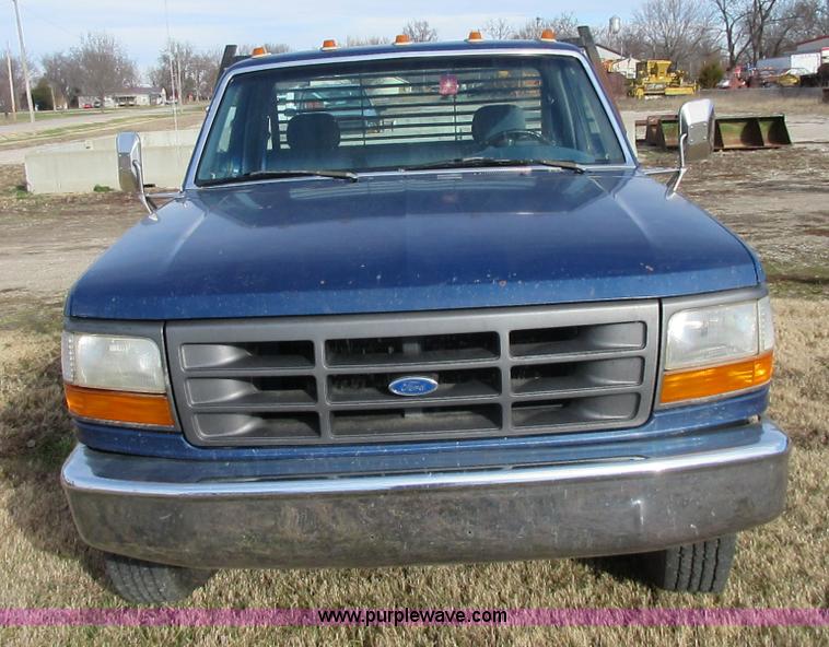 image for item I1819 1995 Ford F350 Super Duty XL flatbed pickup truck