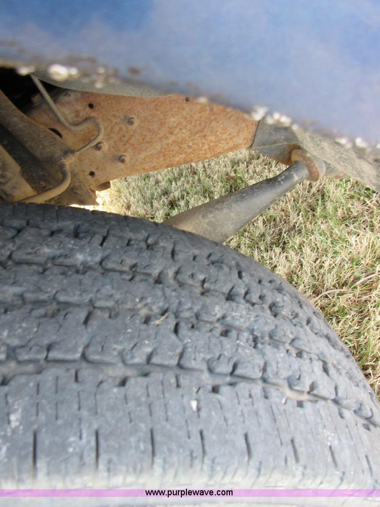 image for item I1819 1995 Ford F350 Super Duty XL flatbed pickup truck