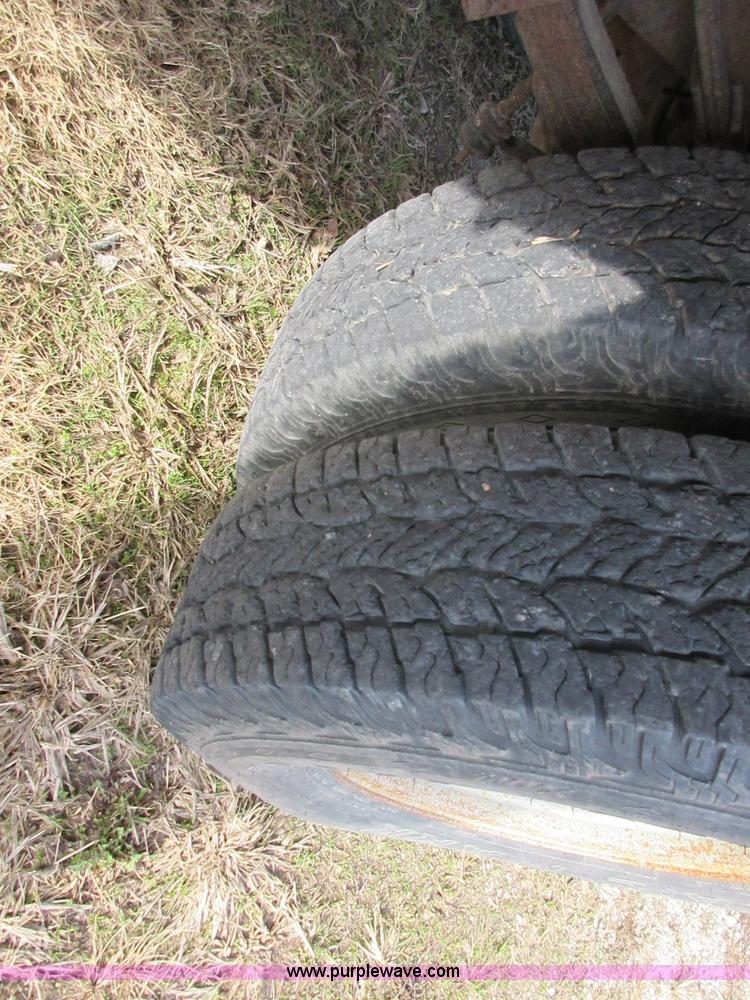 image for item I1819 1995 Ford F350 Super Duty XL flatbed pickup truck