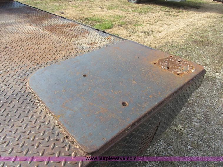 image for item I1819 1995 Ford F350 Super Duty XL flatbed pickup truck