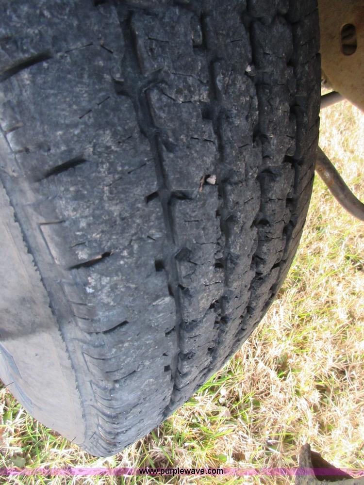 image for item I1819 1995 Ford F350 Super Duty XL flatbed pickup truck